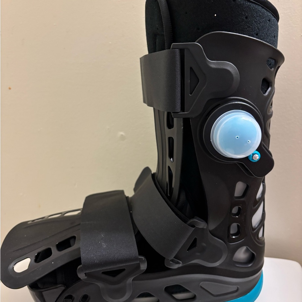 NWNTBlack and Blue Medical Air walking Boot